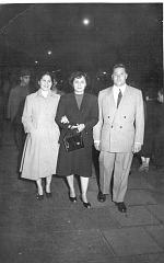 mes parents avec ma tante dolorès à alger en 1952 